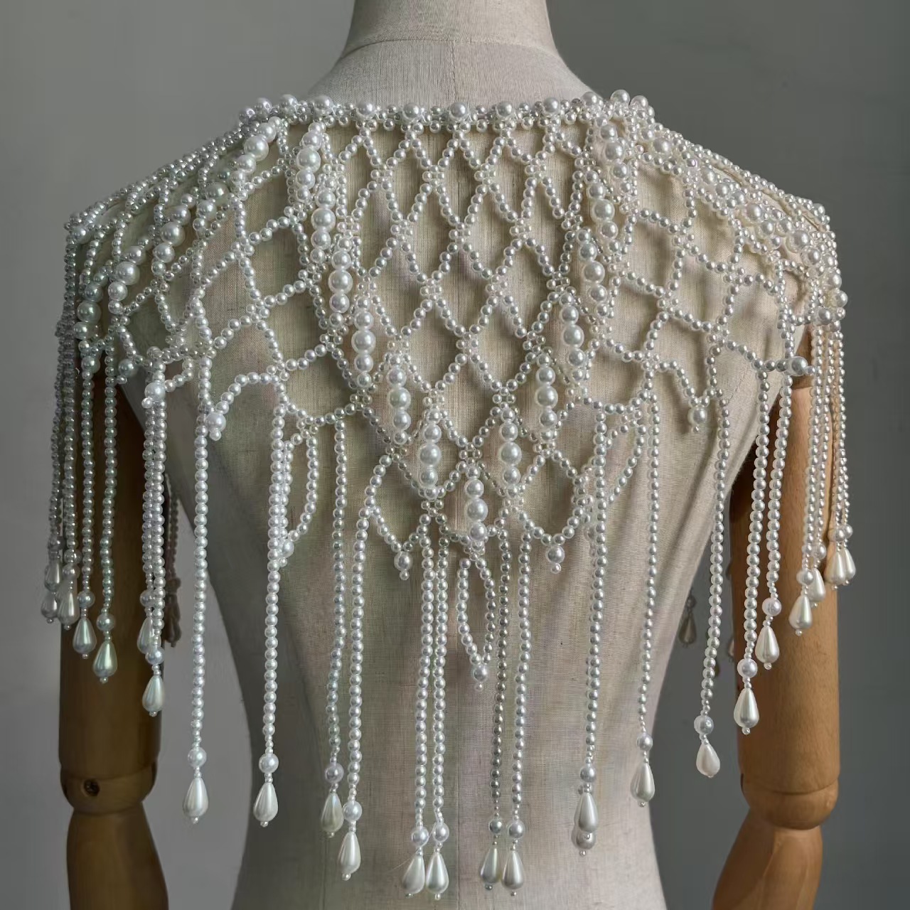 ビクトリア朝風のビーズ付きショールベスト、絶妙なティアドロッ - Body Jewelry Vest のレビューと価格